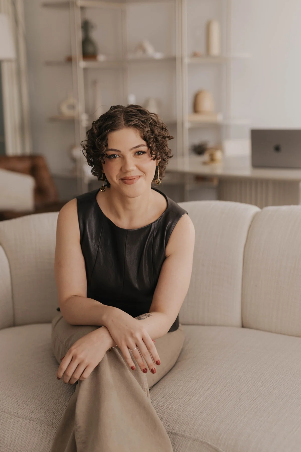 Mariana Chenko em seu espaço de atendimento